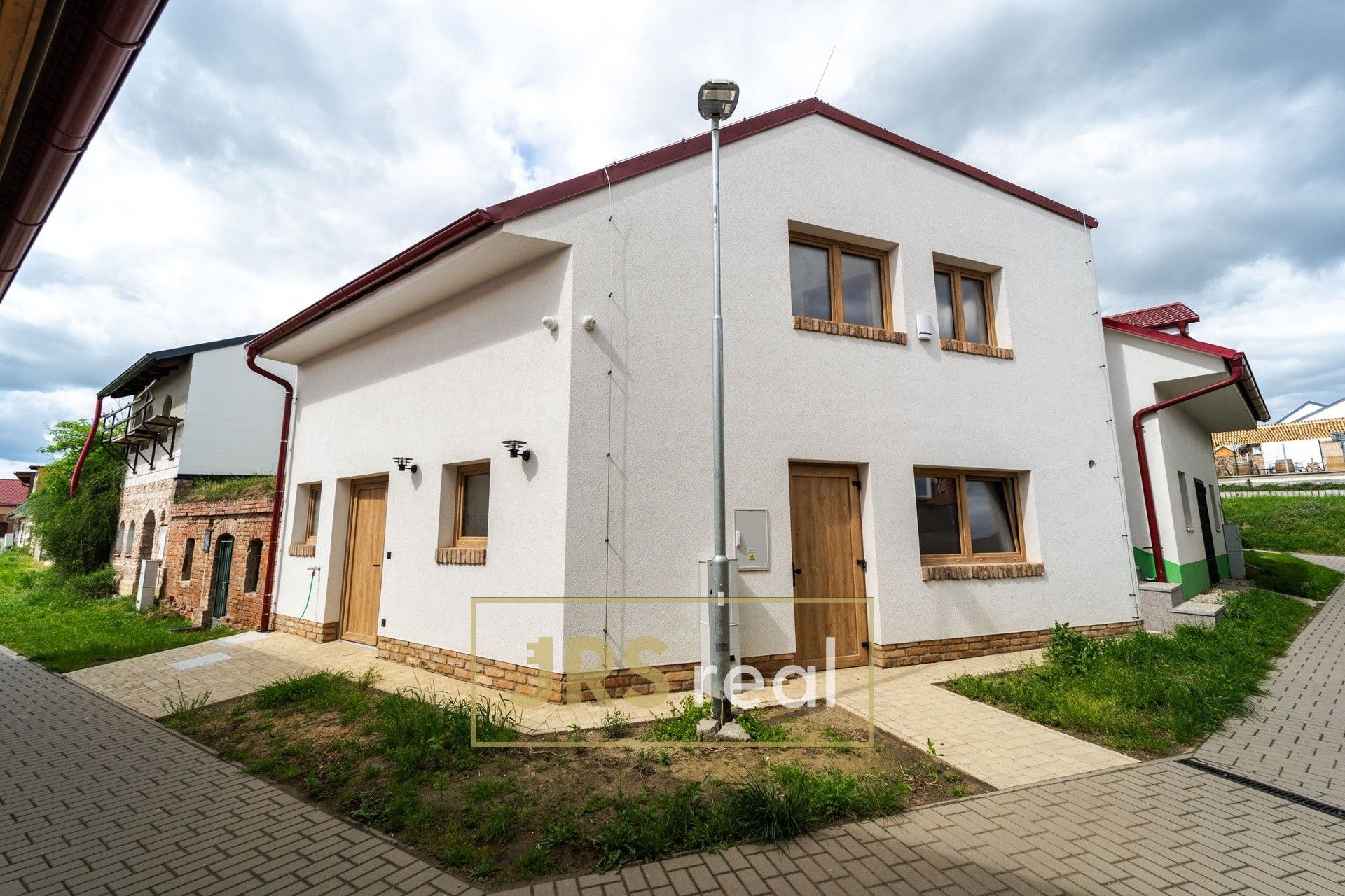 Prodej nemovitosti 100 m² - foto 1