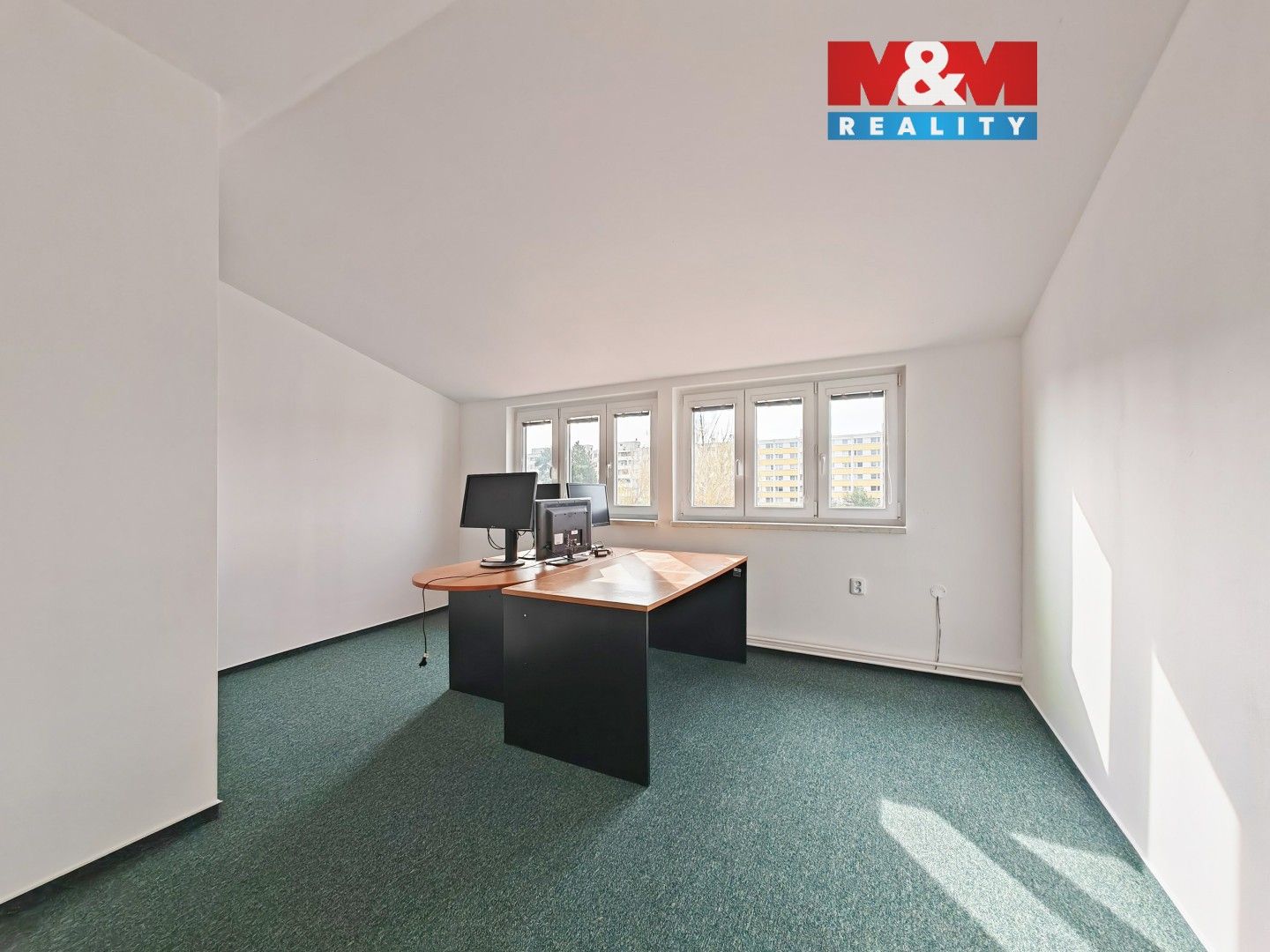 Pronájem komerčního prostoru 64 m² - foto 1