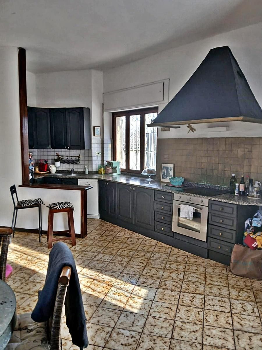 Prodej nemovitosti 350 m² - foto 1