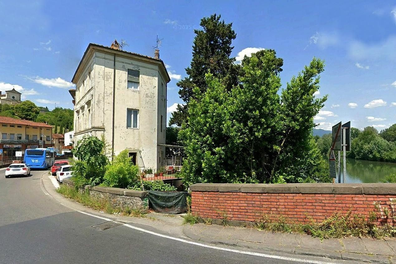 Prodej nemovitosti 350 m² - foto 2