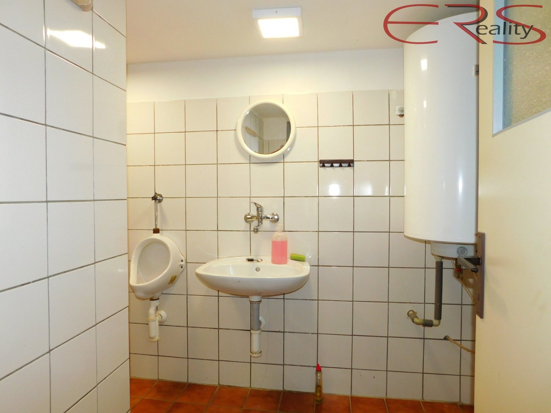Pronájem komerčního prostoru 980 m² - foto 13