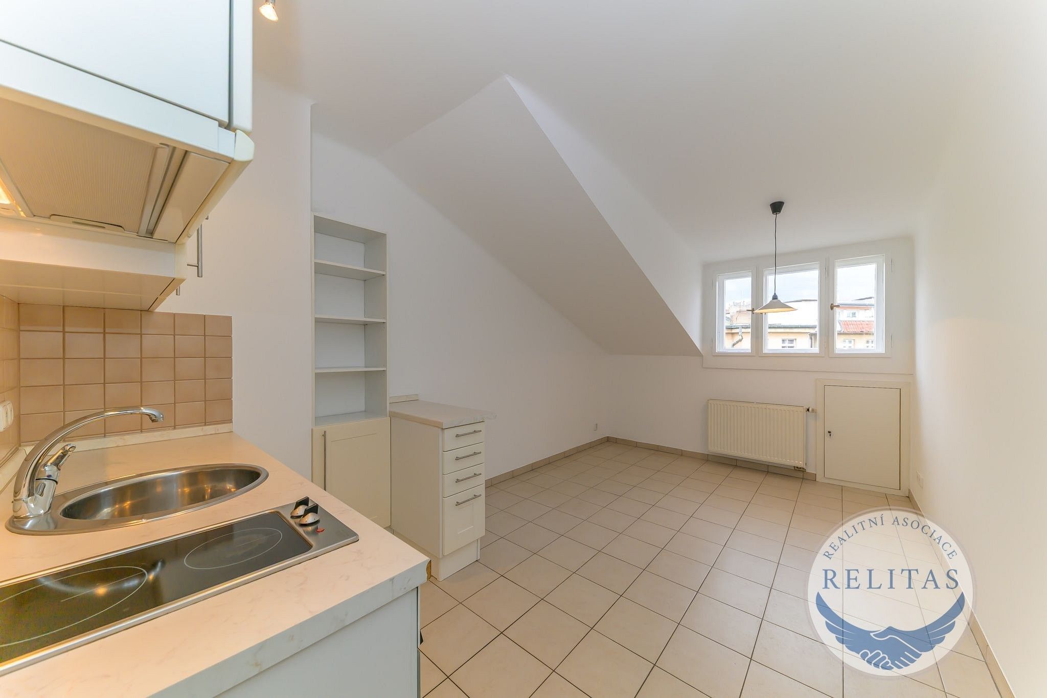 Prodej bytu 1+1 44 m² - foto 1