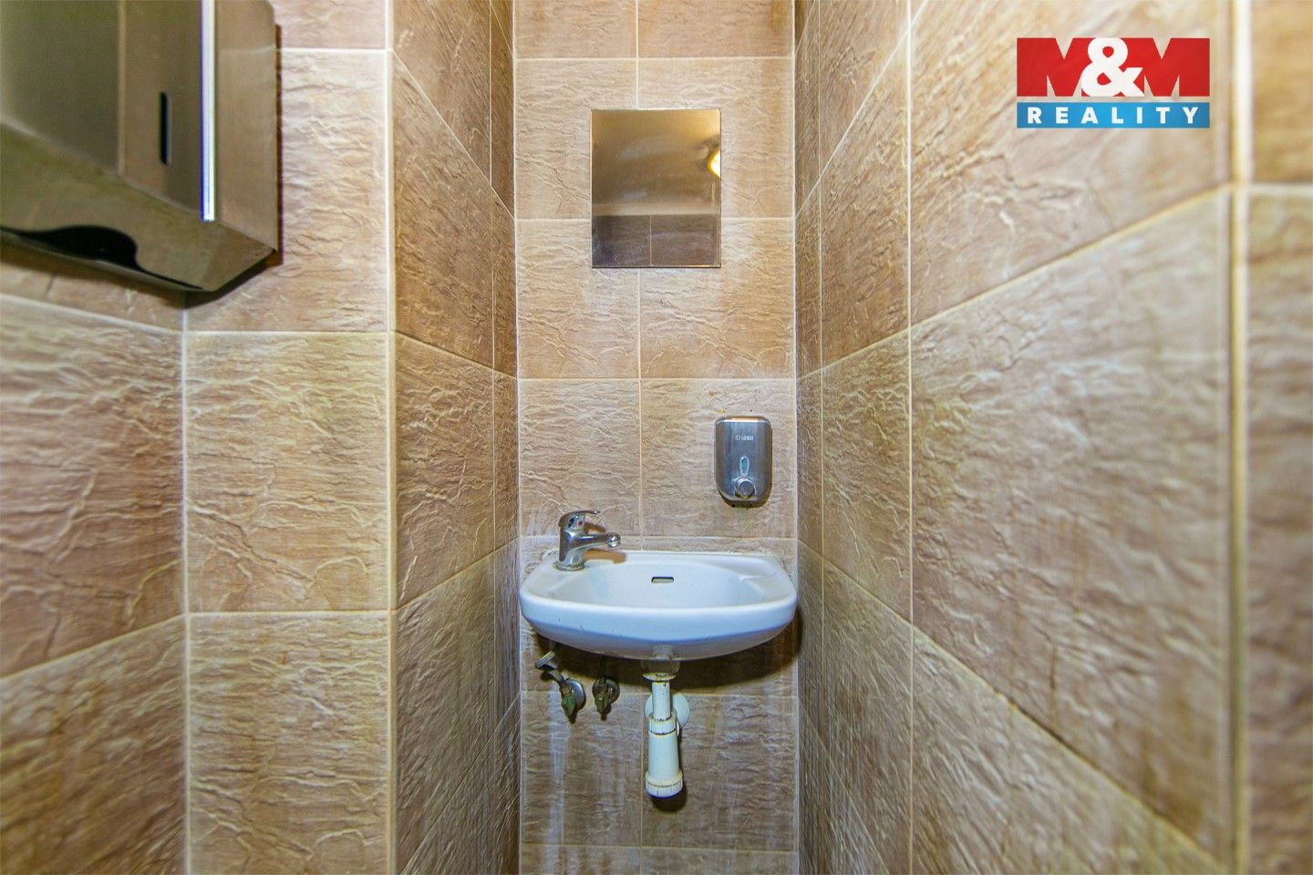 Prodej komerčního prostoru 111 m² - foto 12