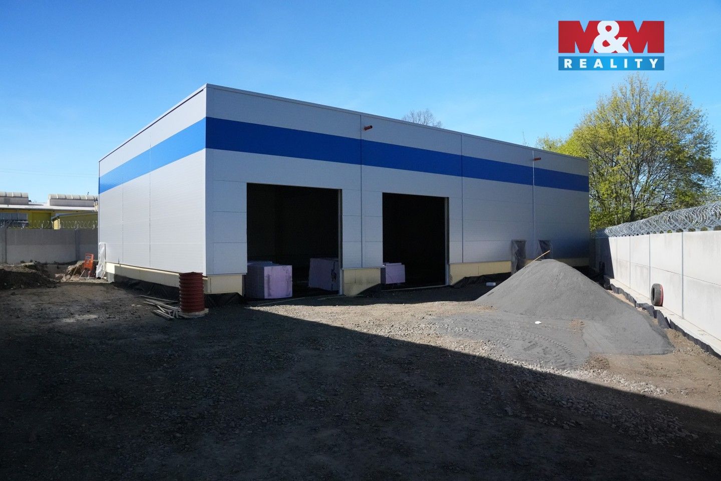 Pronájem komerčního prostoru 2100 m² - foto 3