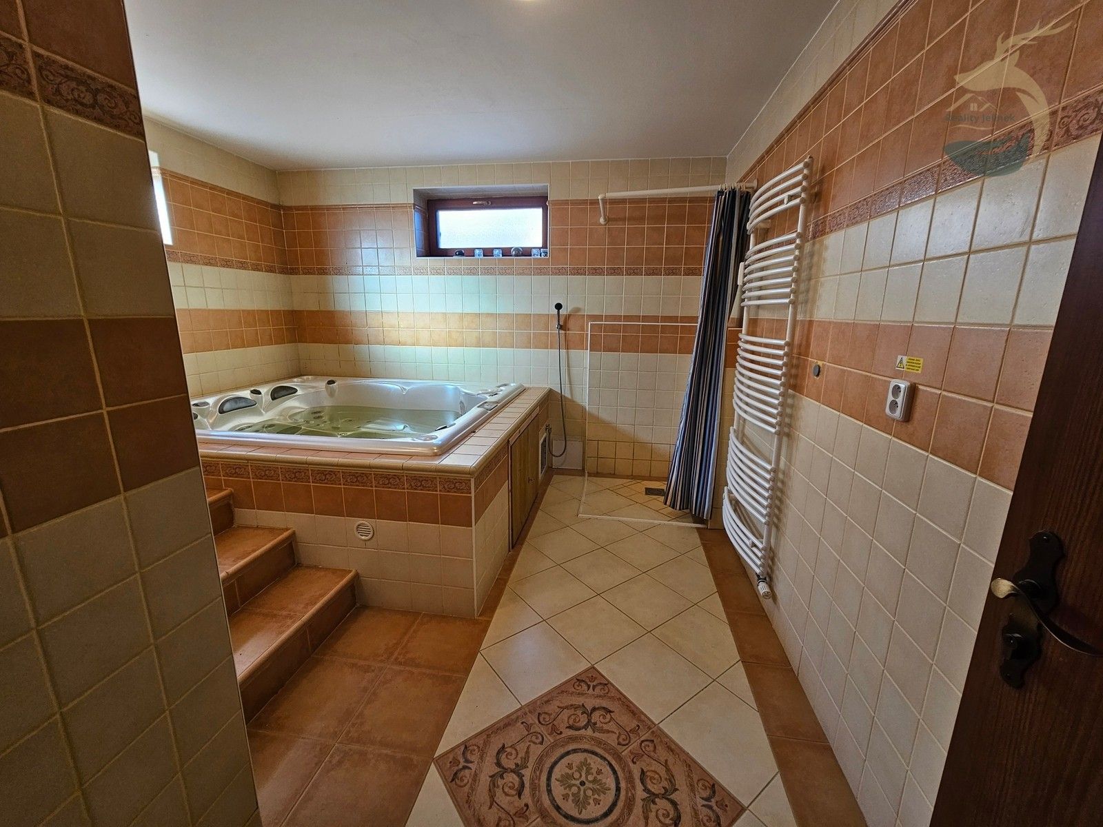 Prodej nemovitosti 431 m² - foto 1