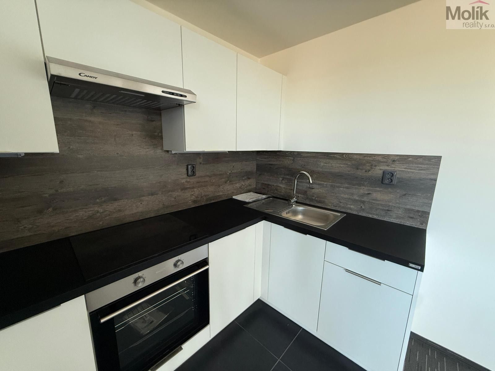 Pronájem bytu 3+kk 103 m² - foto 3