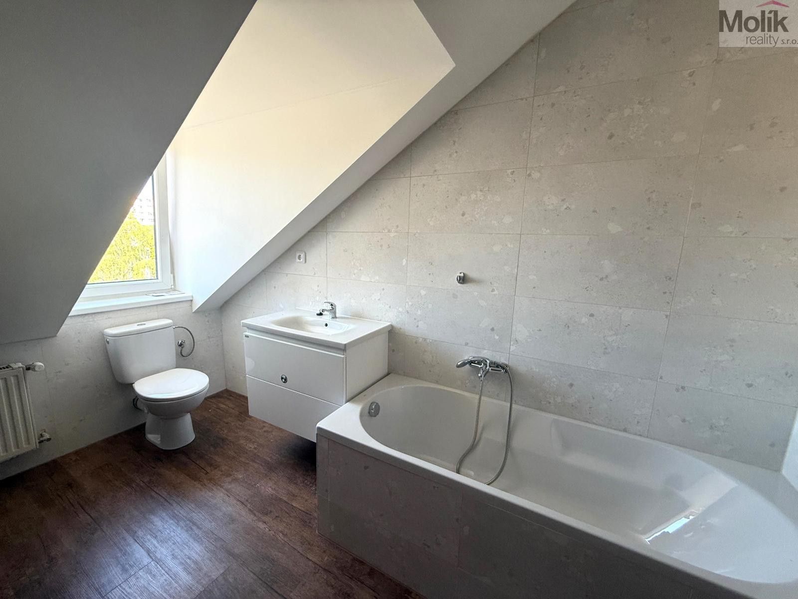 Pronájem bytu 2+kk 72 m² - foto 8