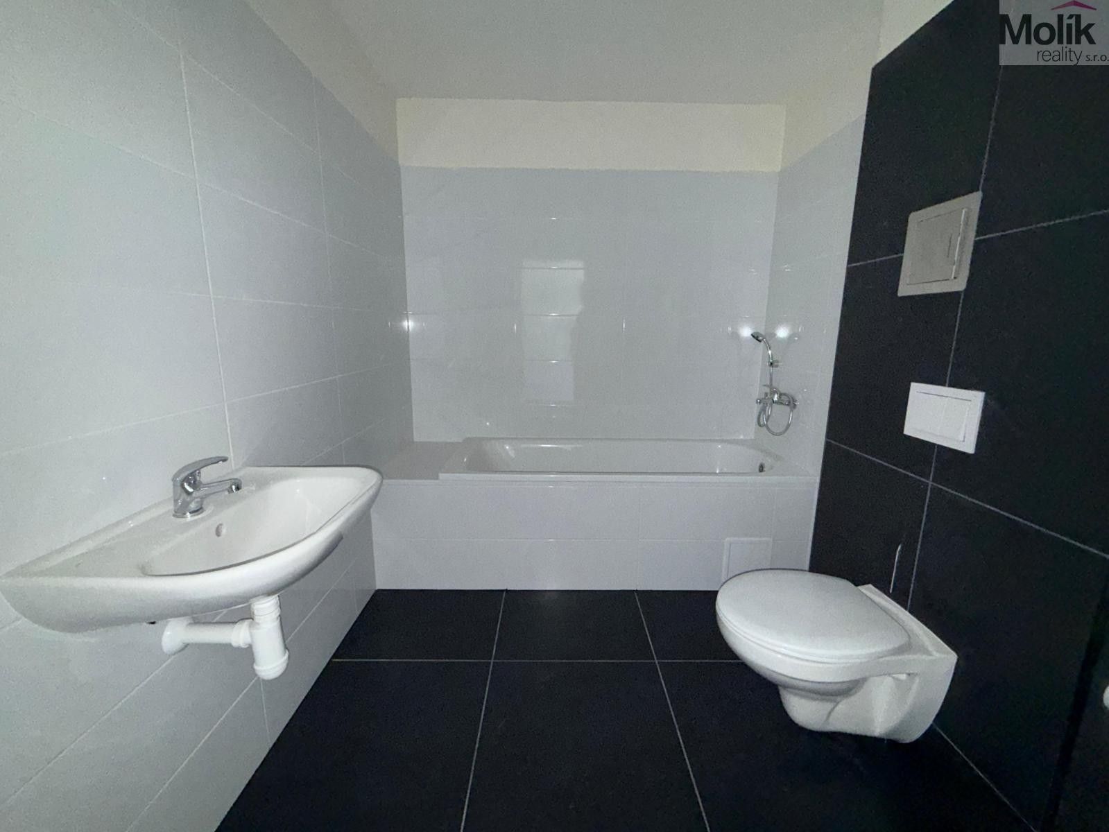 Pronájem bytu 3+kk 103 m² - foto 9
