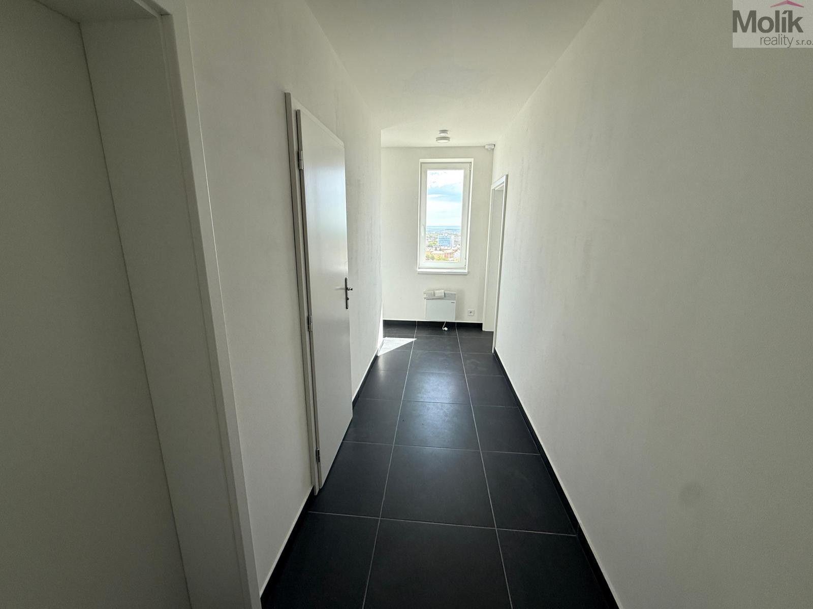 Pronájem bytu 3+kk 97 m² - foto 13