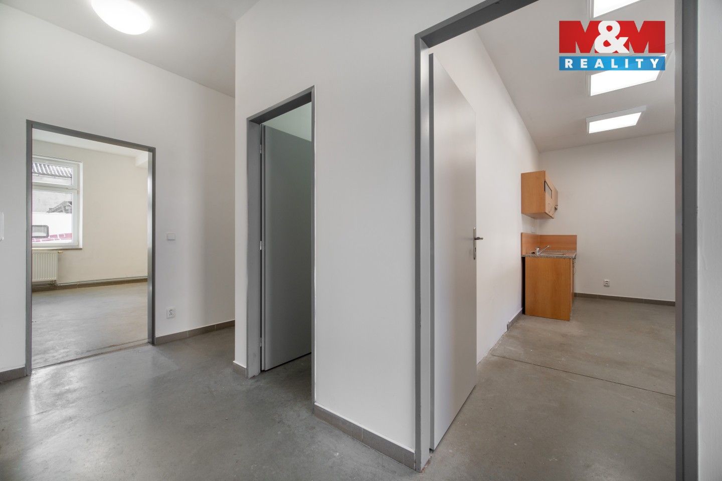 Pronájem komerčního prostoru 328 m² - foto 11