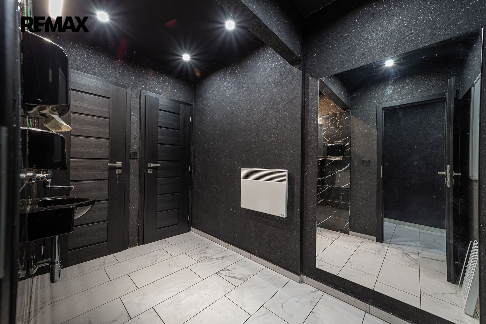 Pronájem komerčního prostoru 140 m² - foto 8