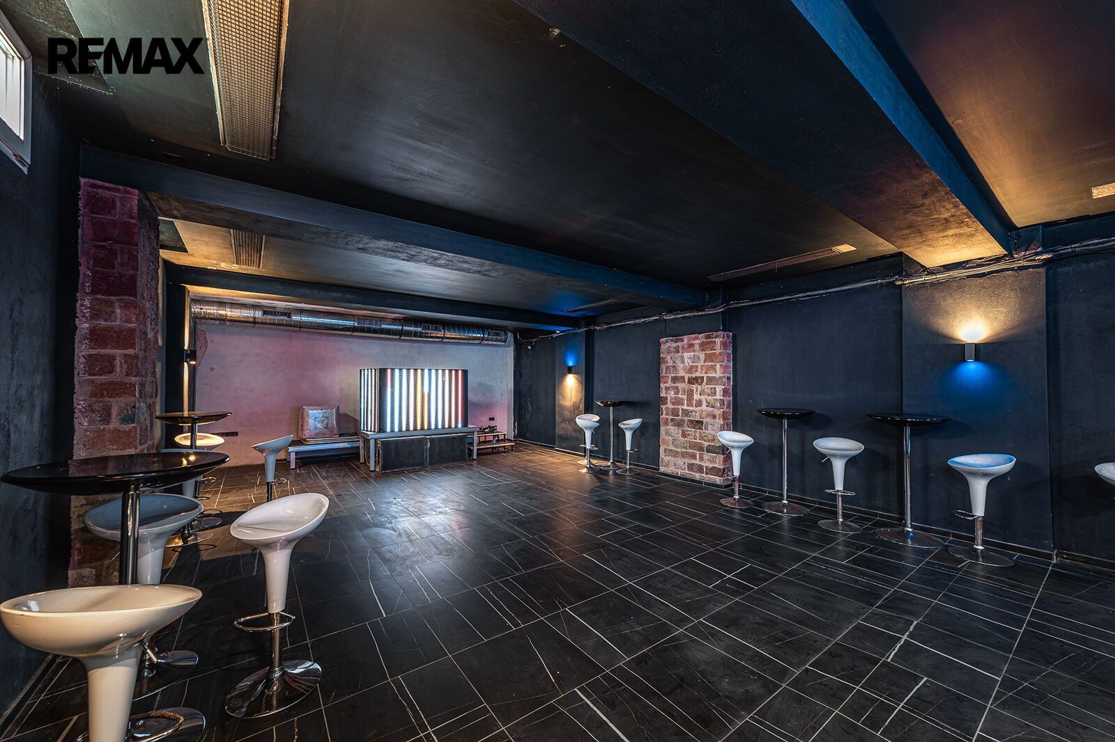 Pronájem komerčního prostoru 140 m² - foto 19