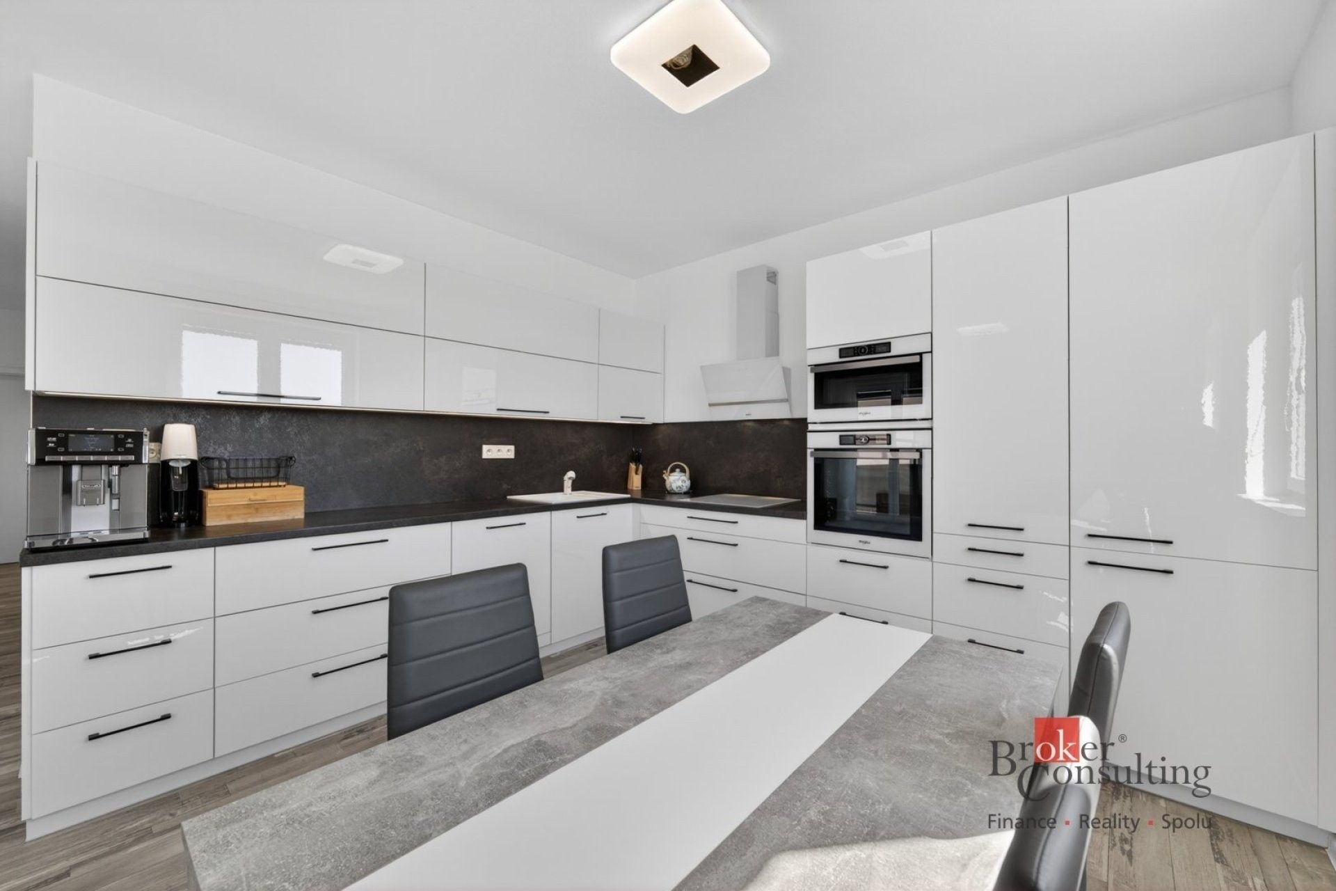 Prodej bytu 4+kk 80 m² - foto 3