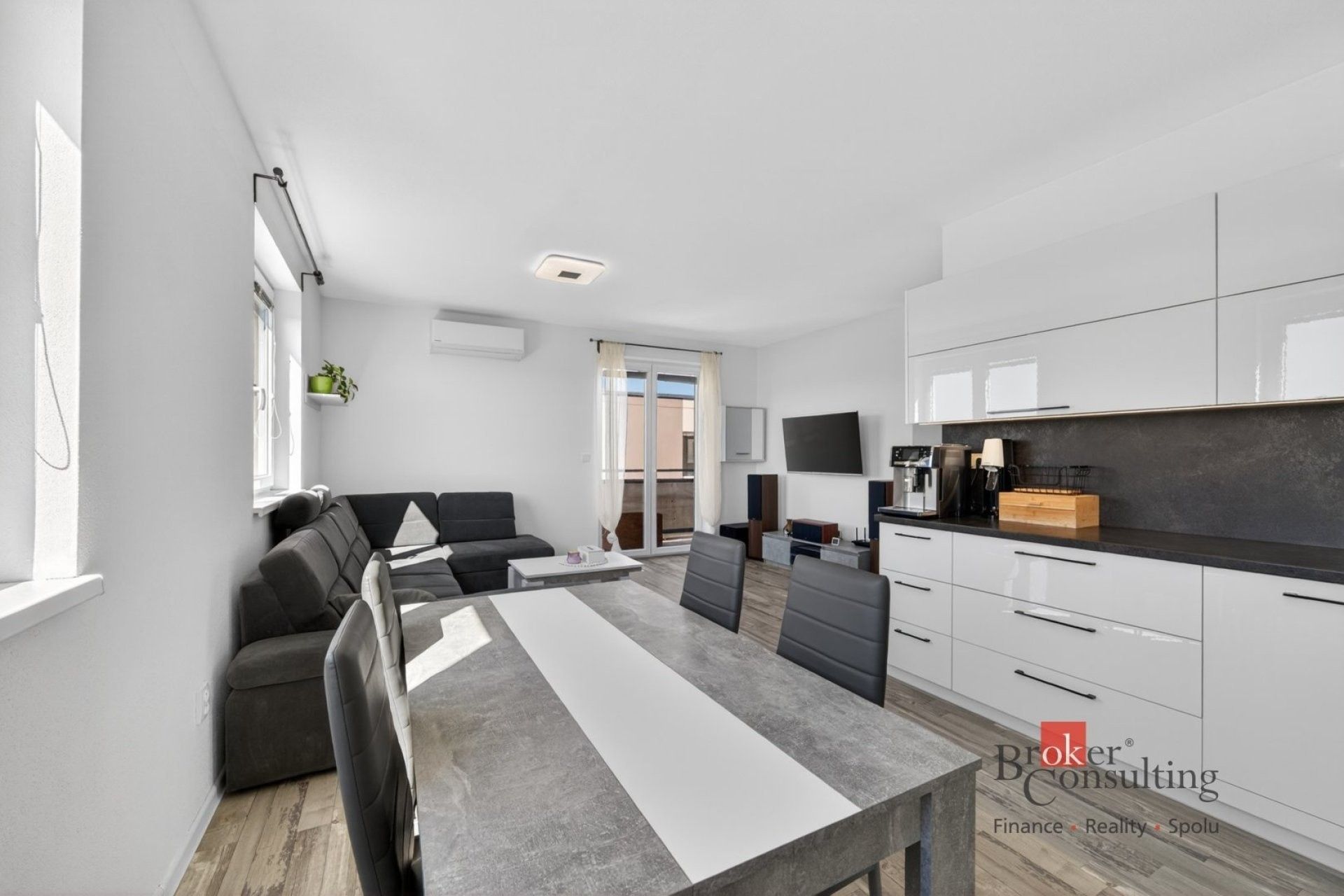 Prodej bytu 4+kk 80 m² - foto 4