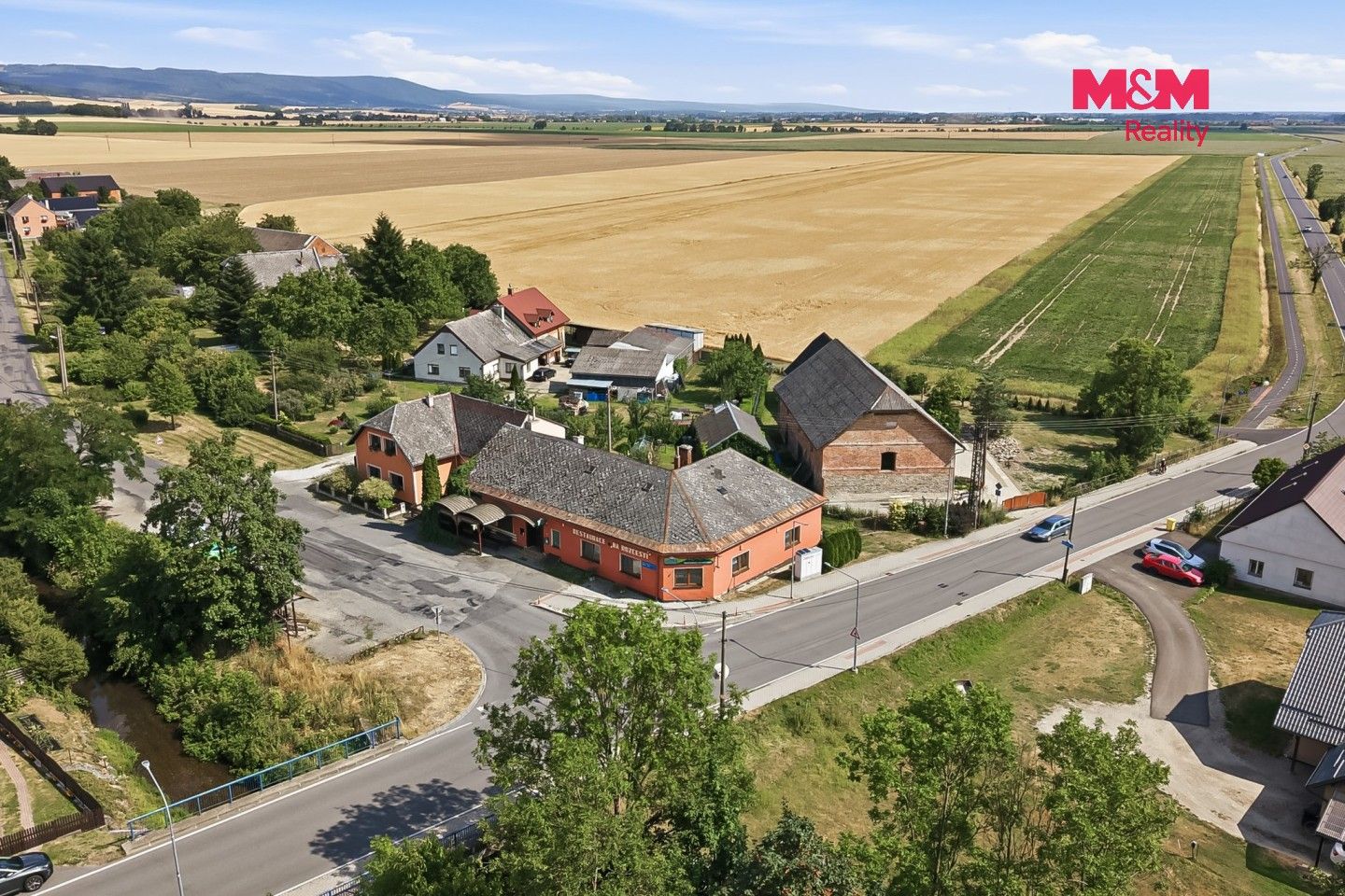 Prodej komerčního prostoru 300 m² - foto 2