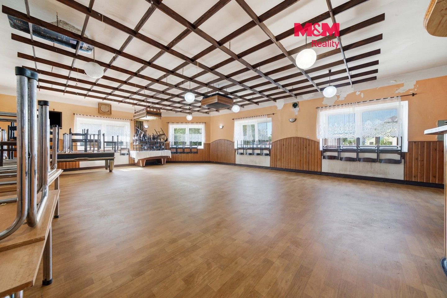 Prodej komerčního prostoru 300 m² - foto 1