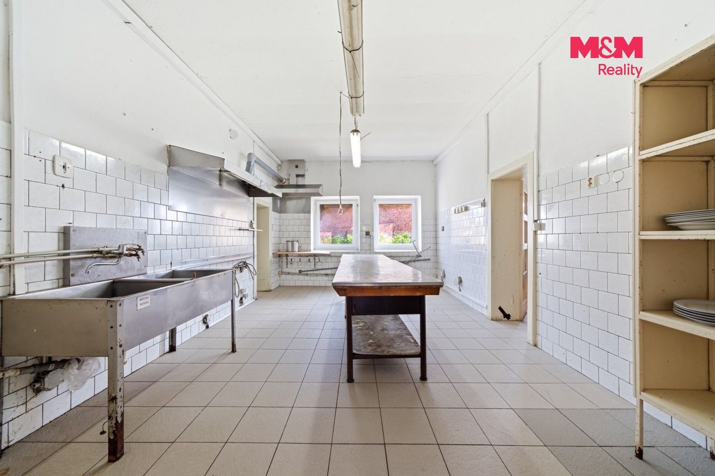 Prodej komerčního prostoru 300 m² - foto 4