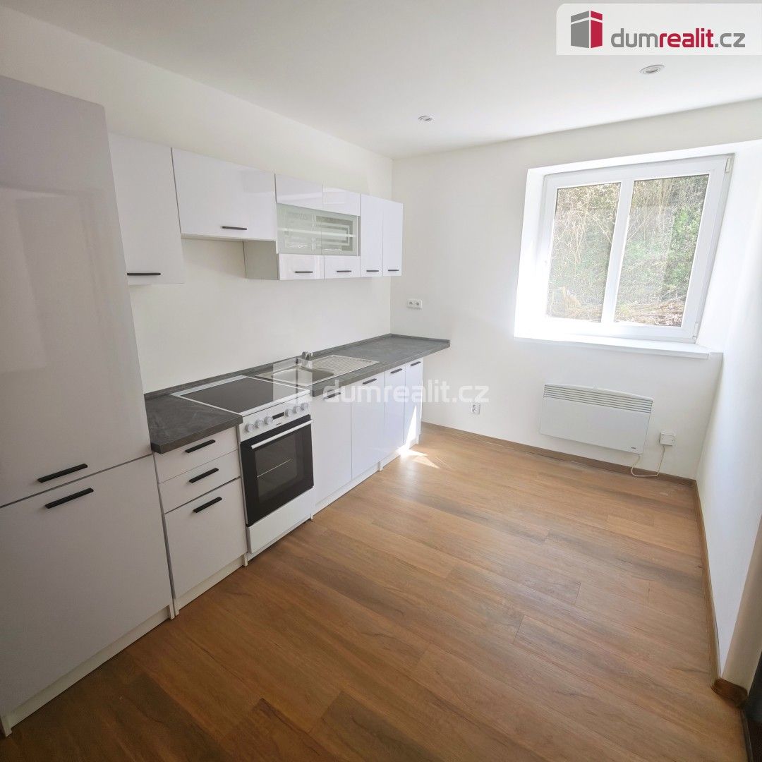 Pronájem bytu 2+1 65 m² - foto 1