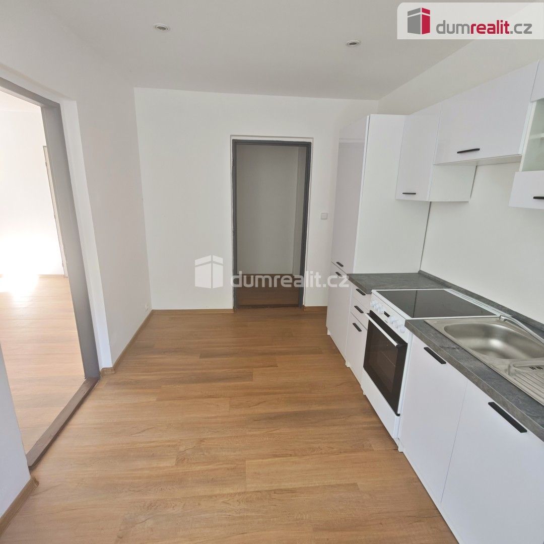 Pronájem bytu 2+1 65 m² - foto 2