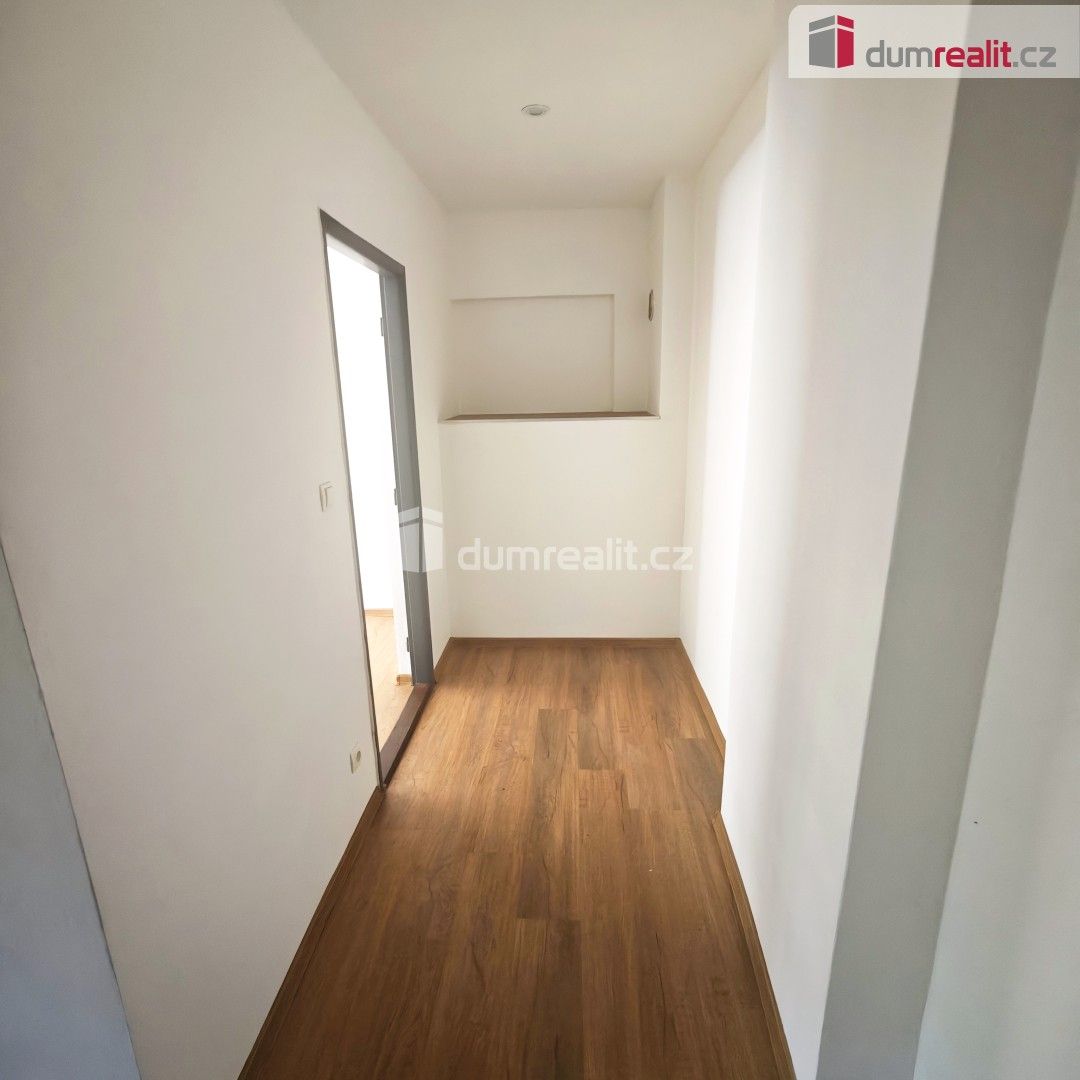 Pronájem bytu 2+1 65 m² - foto 8