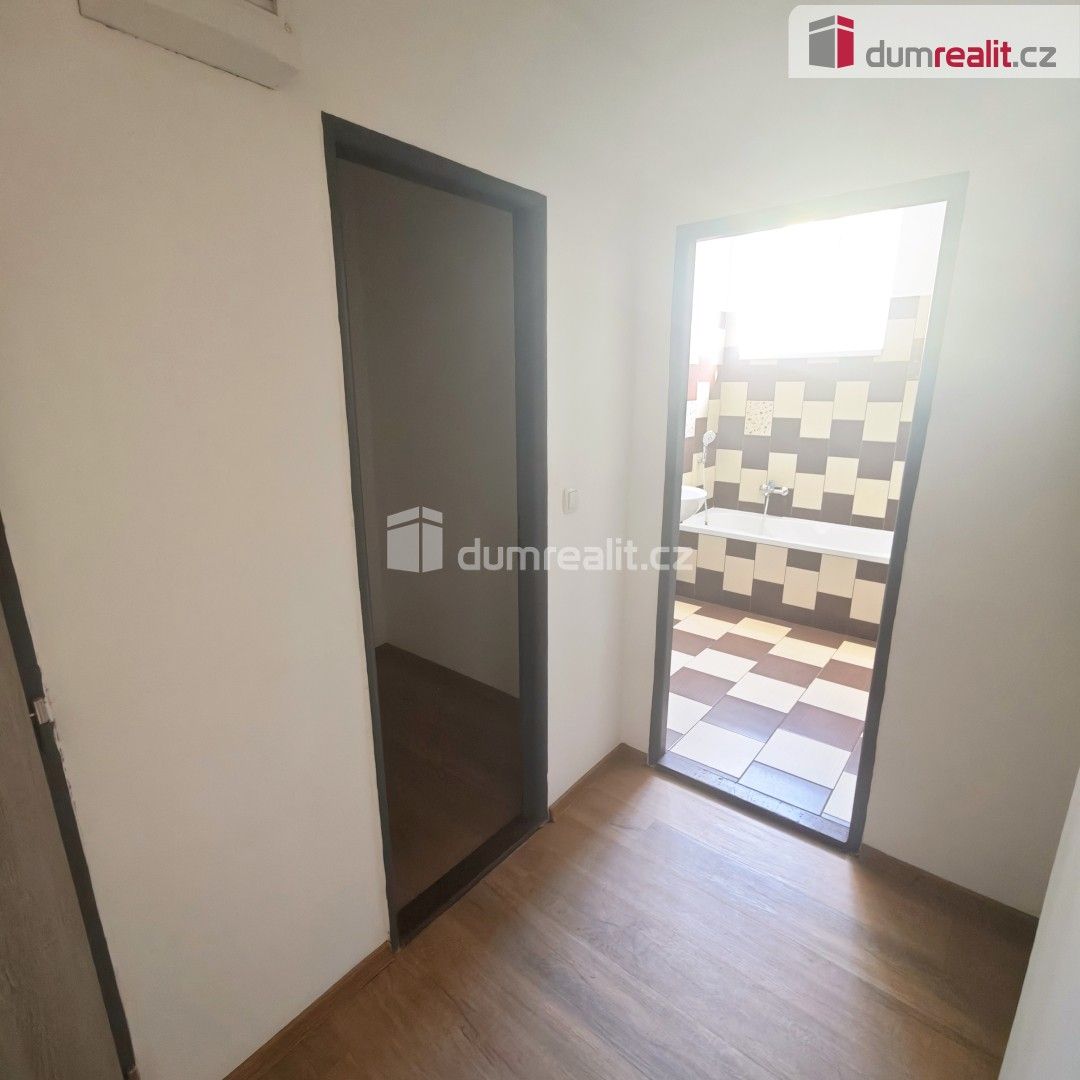 Pronájem bytu 2+1 65 m² - foto 9