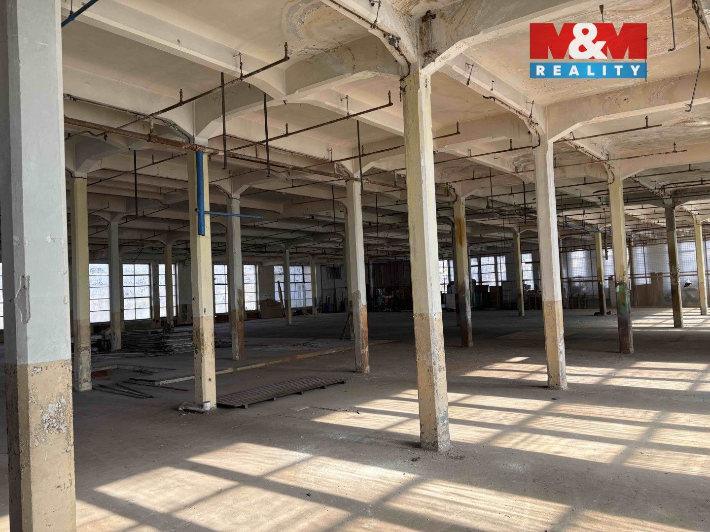 Pronájem komerčního prostoru 1300 m² - foto 4