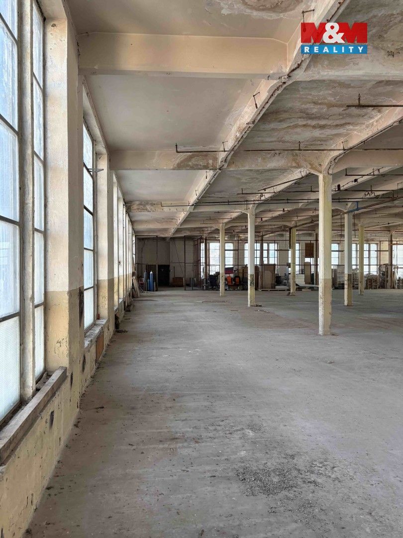 Pronájem komerčního prostoru 1300 m² - foto 7