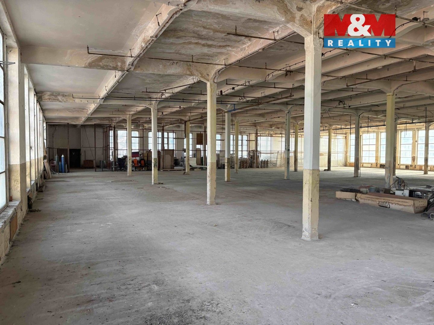 Pronájem komerčního prostoru 1300 m² - foto 8