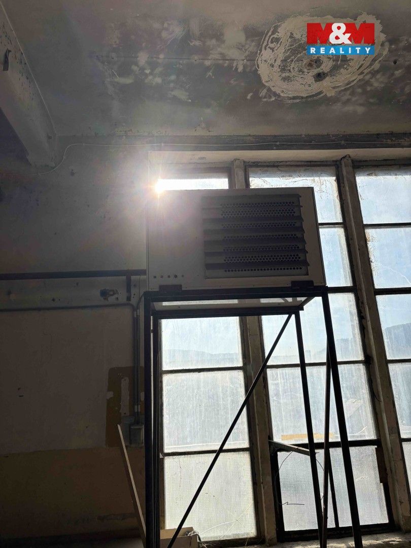 Pronájem komerčního prostoru 1300 m² - foto 11