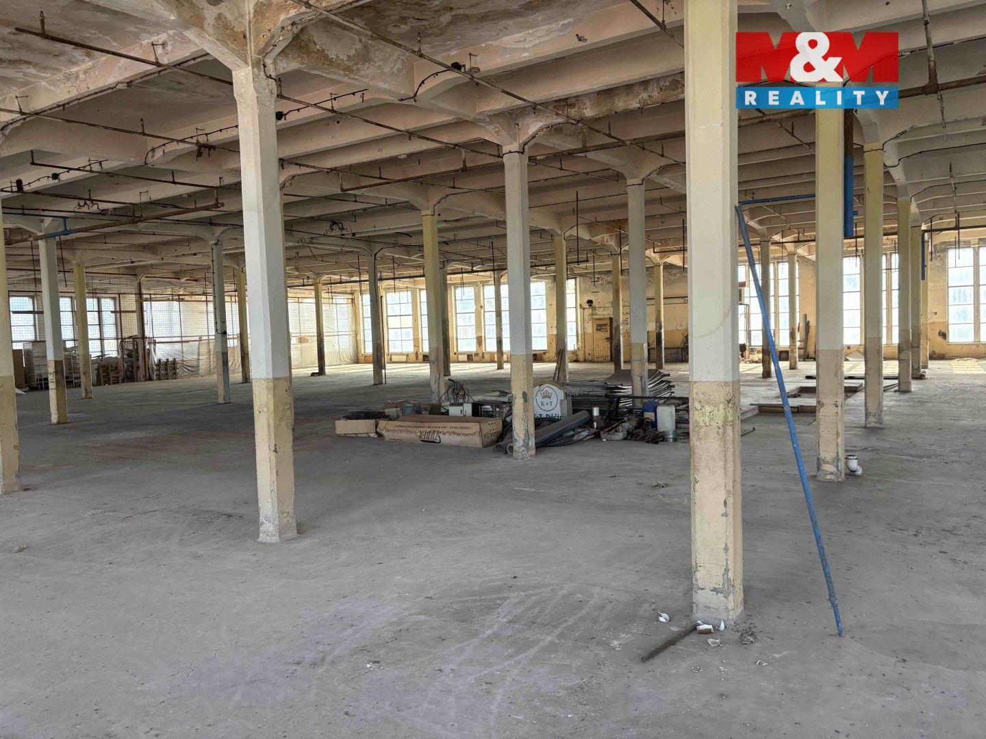 Pronájem komerčního prostoru 1300 m² - foto 9