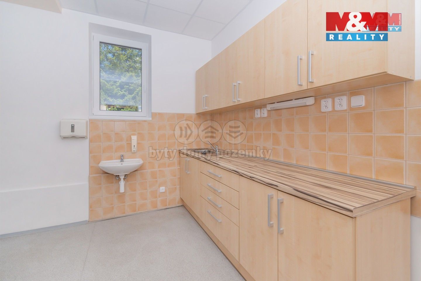 Pronájem komerčního prostoru 1187 m² - foto 3