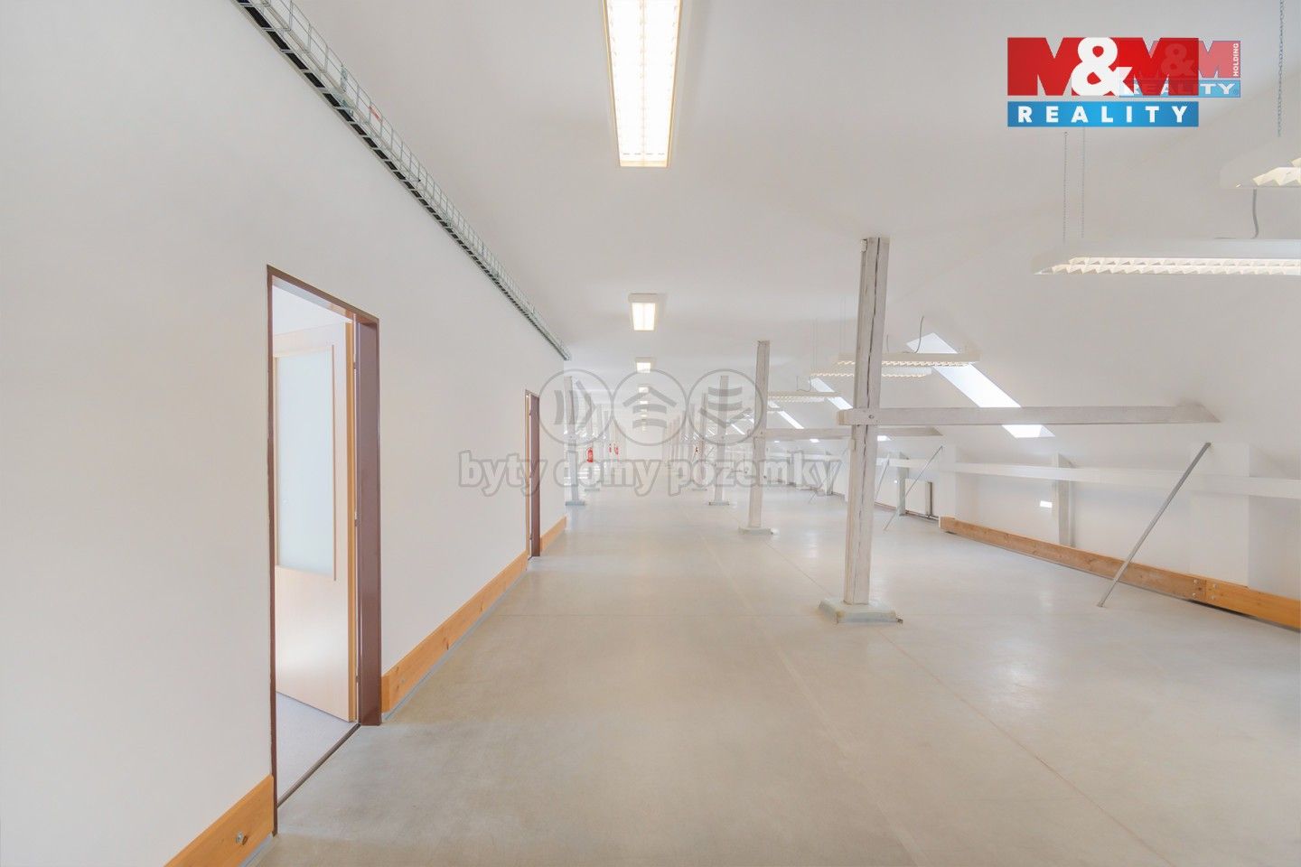 Pronájem komerčního prostoru 1187 m² - foto 8