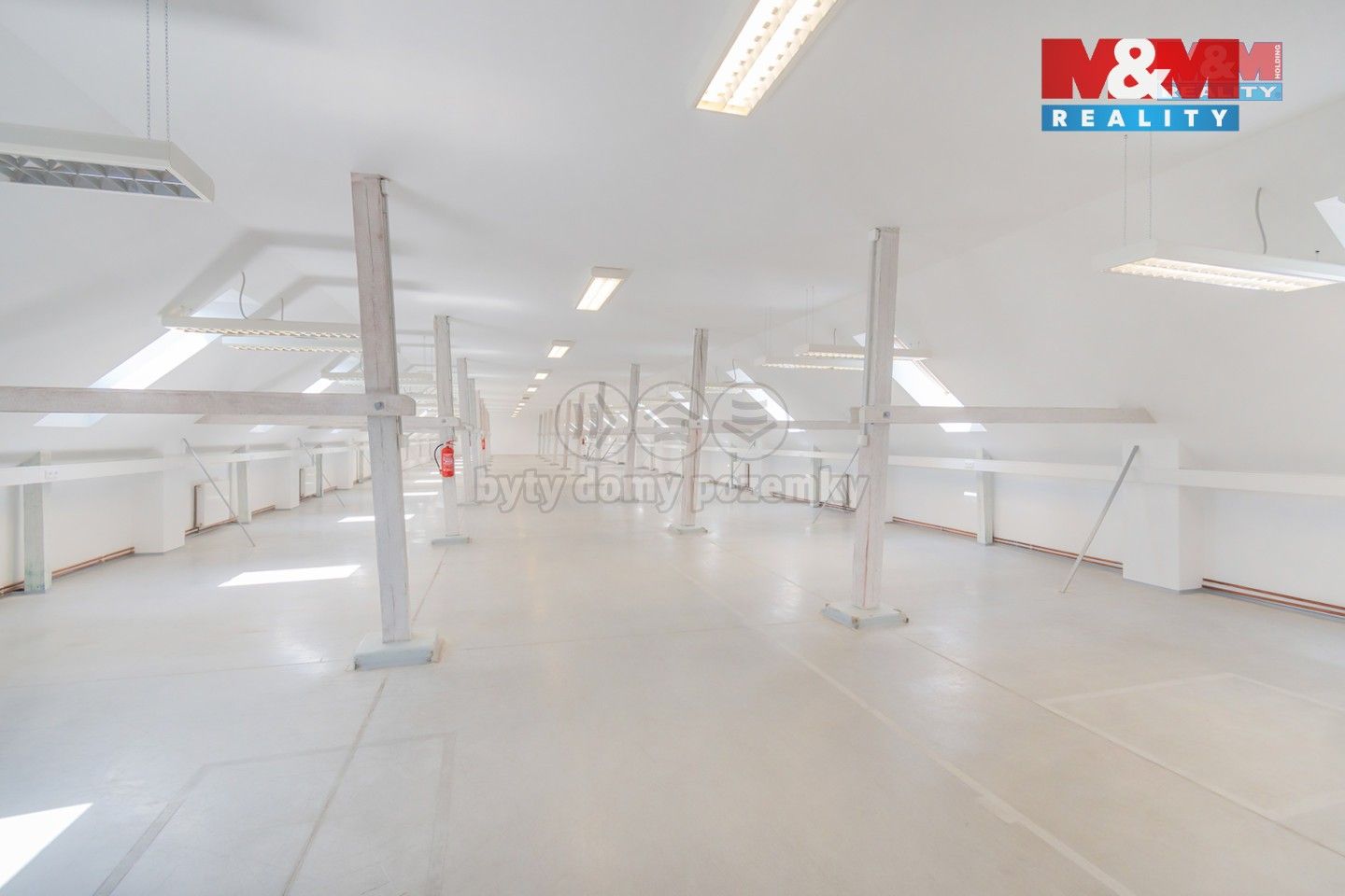 Pronájem komerčního prostoru 1187 m² - foto 9