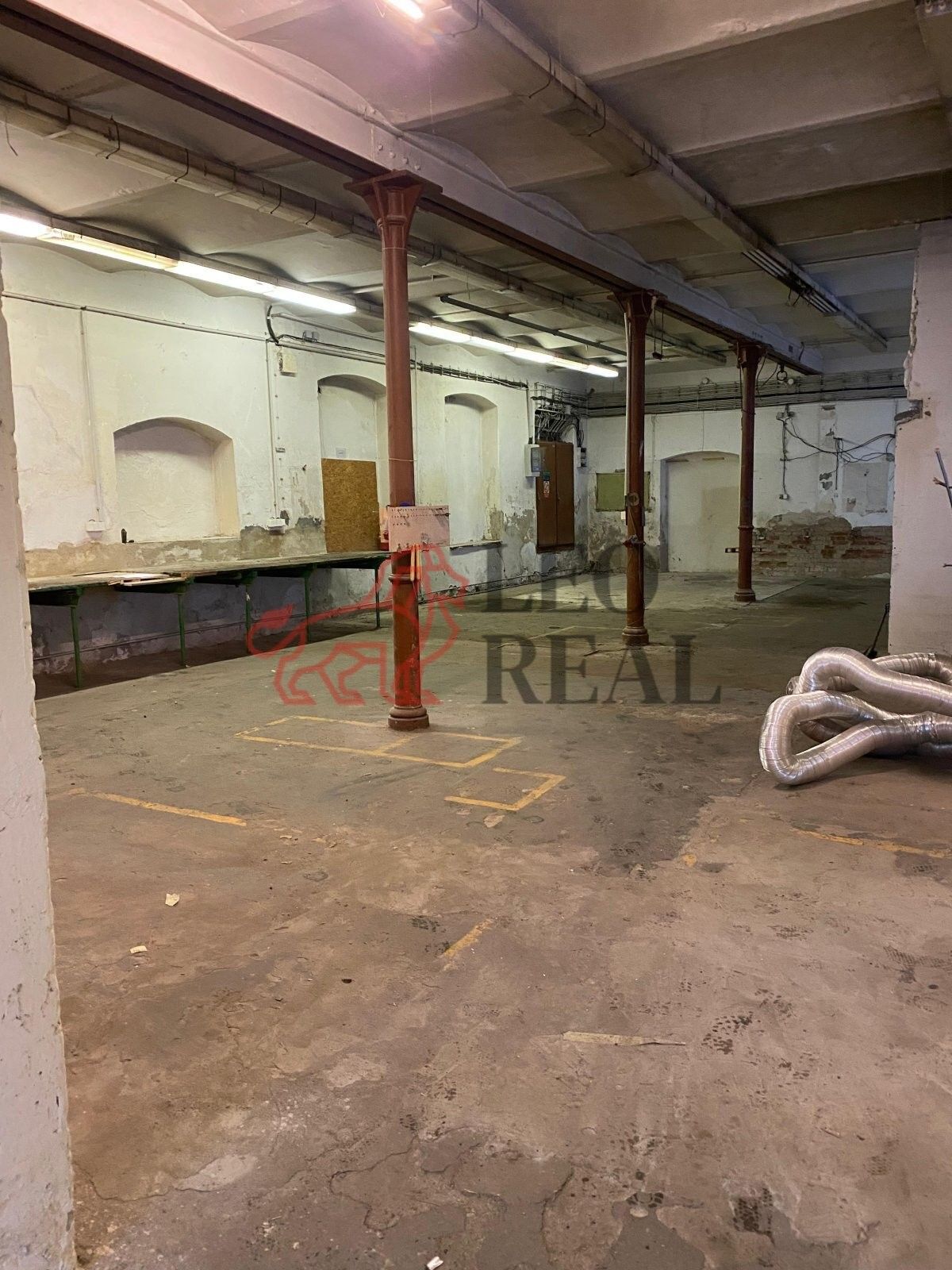 Pronájem komerčního prostoru 165 m² - foto 1
