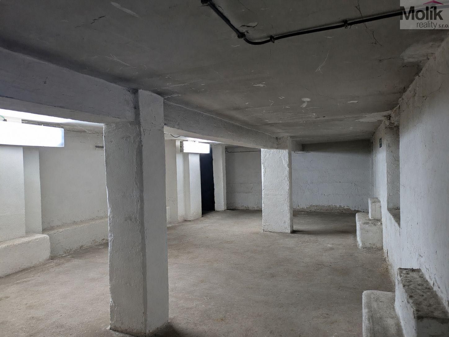 Pronájem komerčního prostoru 200 m² - foto 2