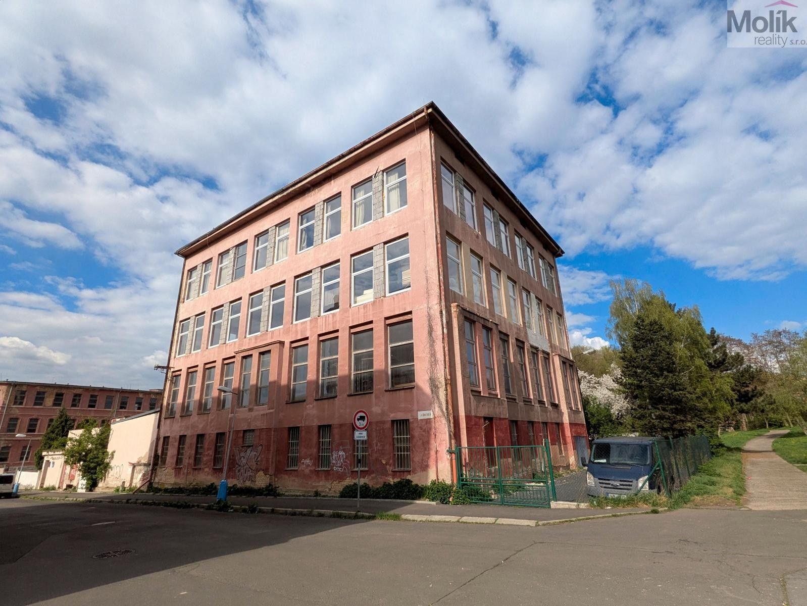 Pronájem komerčního prostoru 200 m² - foto 1
