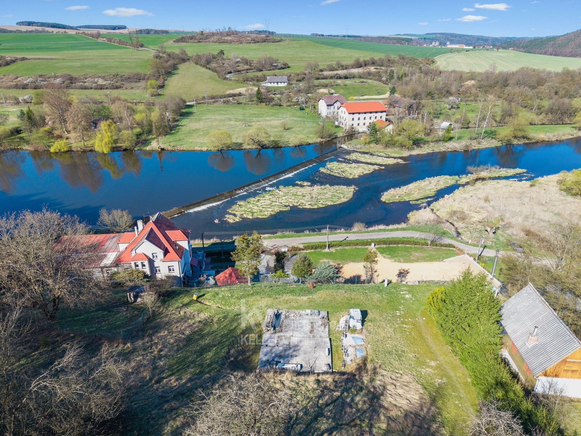 Prodej pozemku 1525 m² - foto 1