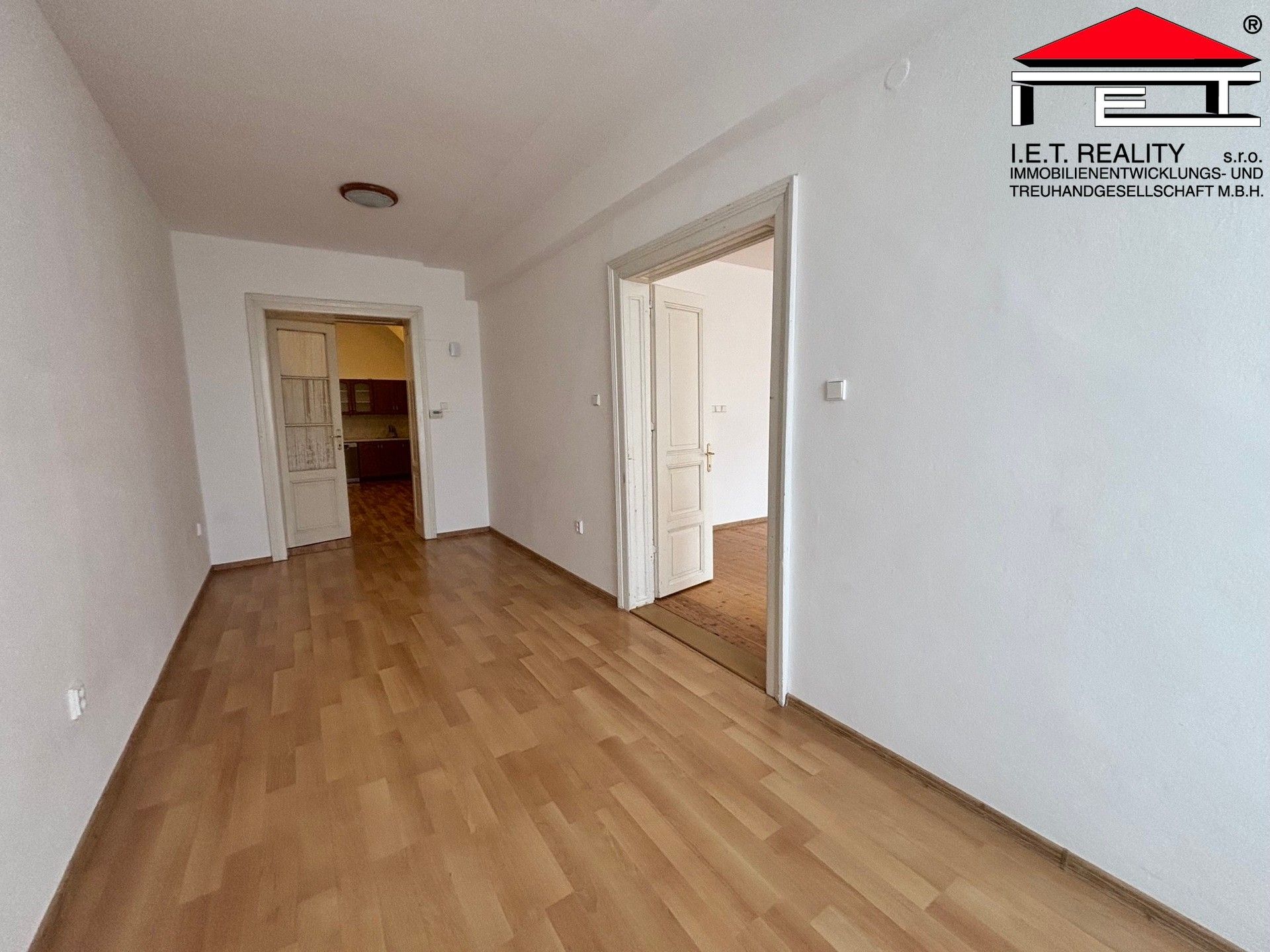 Pronájem bytu 2+1 89 m² - foto 3