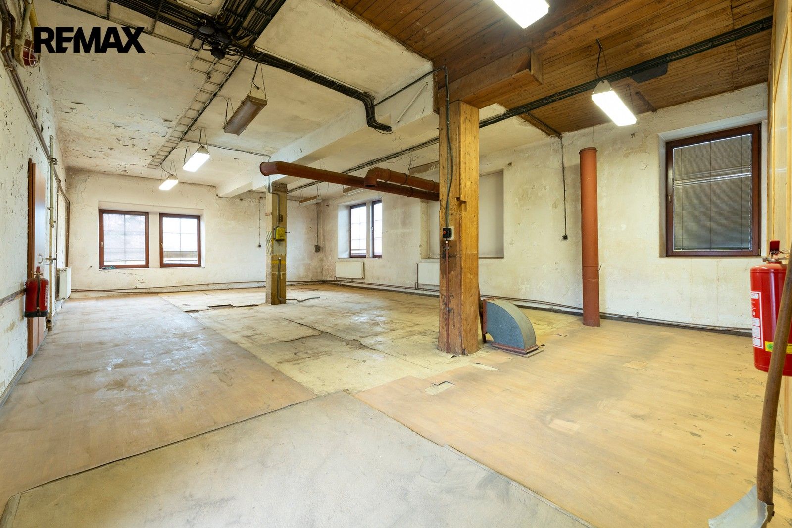Prodej komerčního prostoru 7472 m² - foto 10