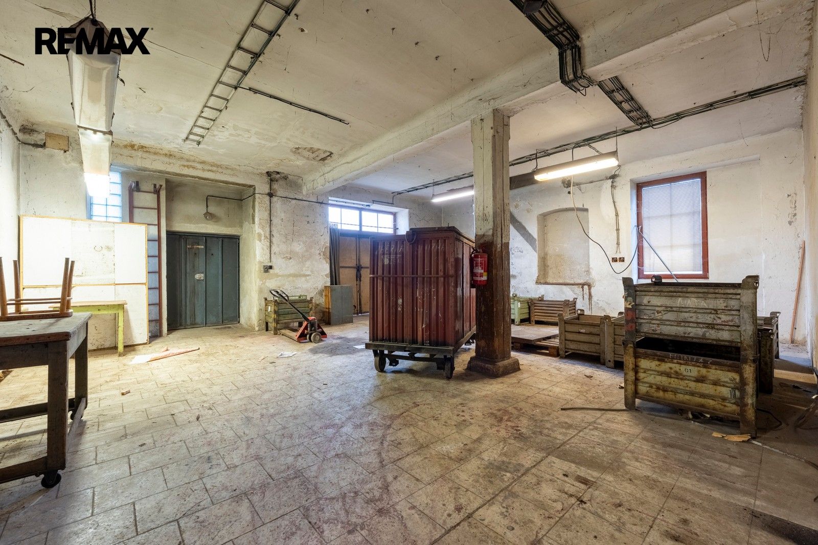 Prodej komerčního prostoru 7472 m² - foto 11
