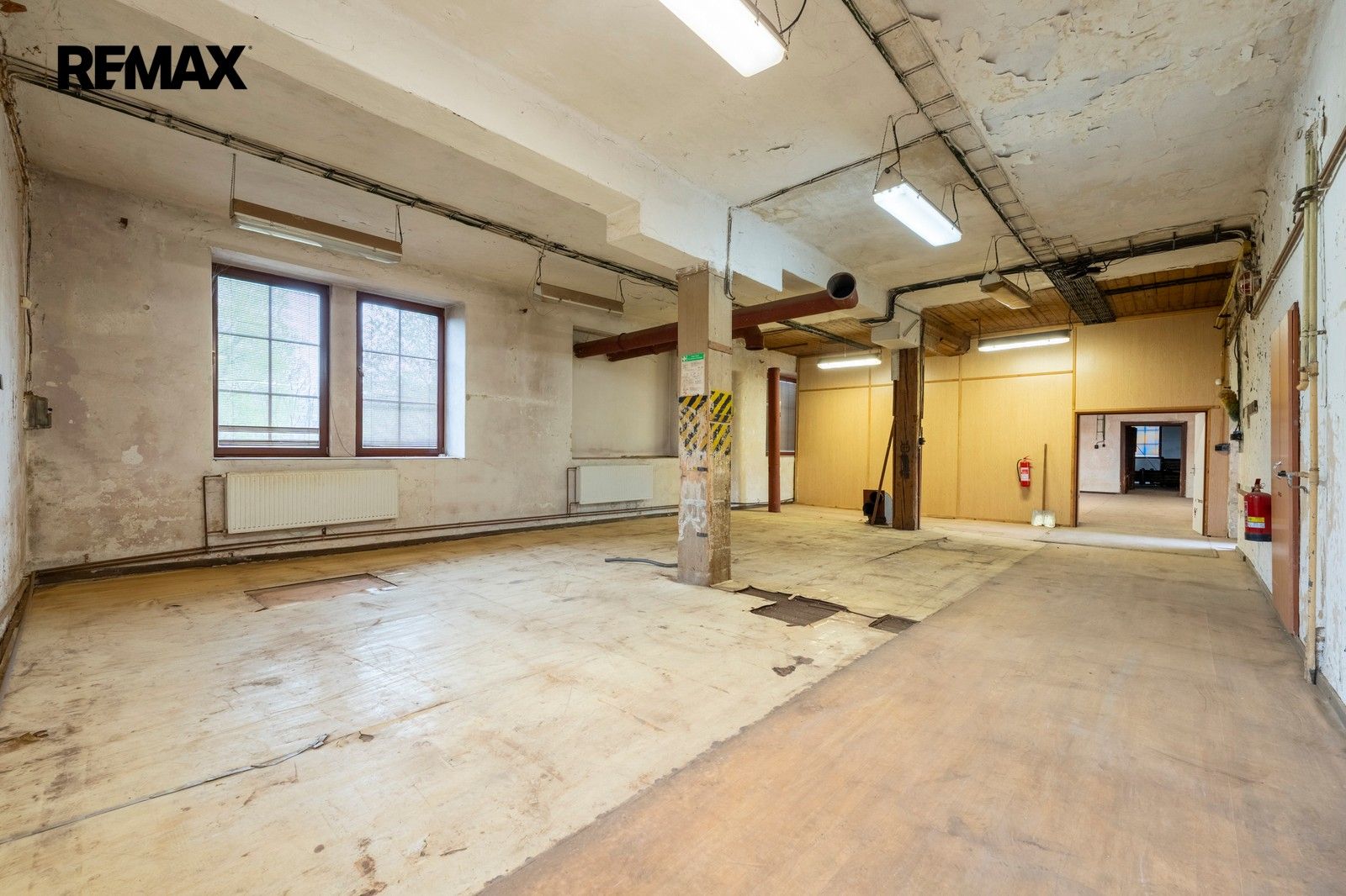 Prodej komerčního prostoru 7472 m² - foto 12