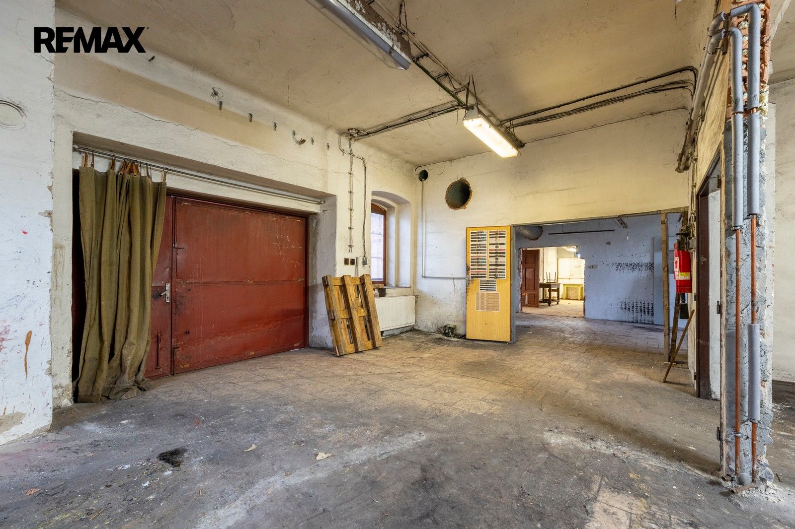 Prodej komerčního prostoru 7472 m² - foto 14