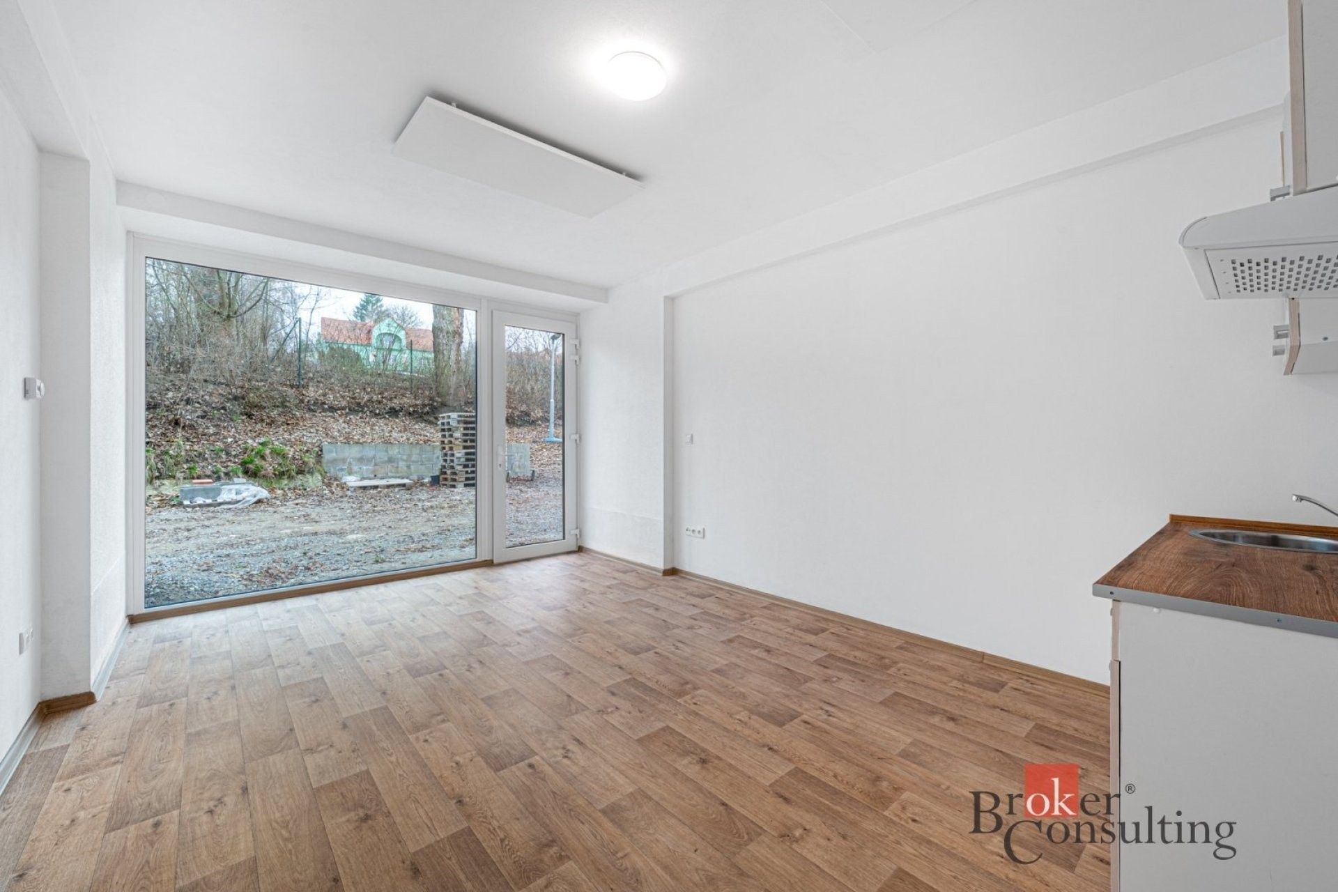 Pronájem bytu 1+kk 24 m² - foto 3