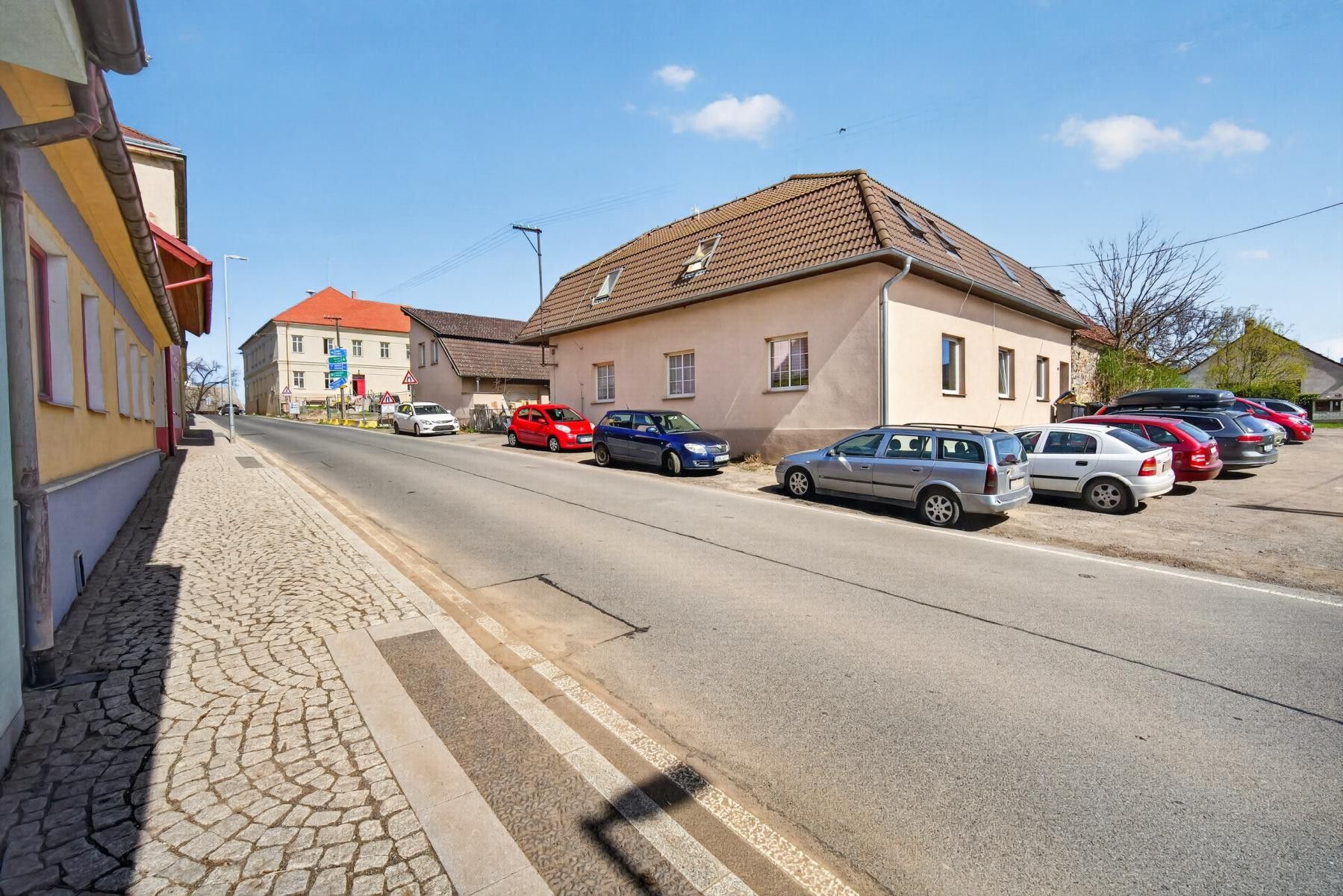 Prodej komerčního prostoru 328 m² - foto 1