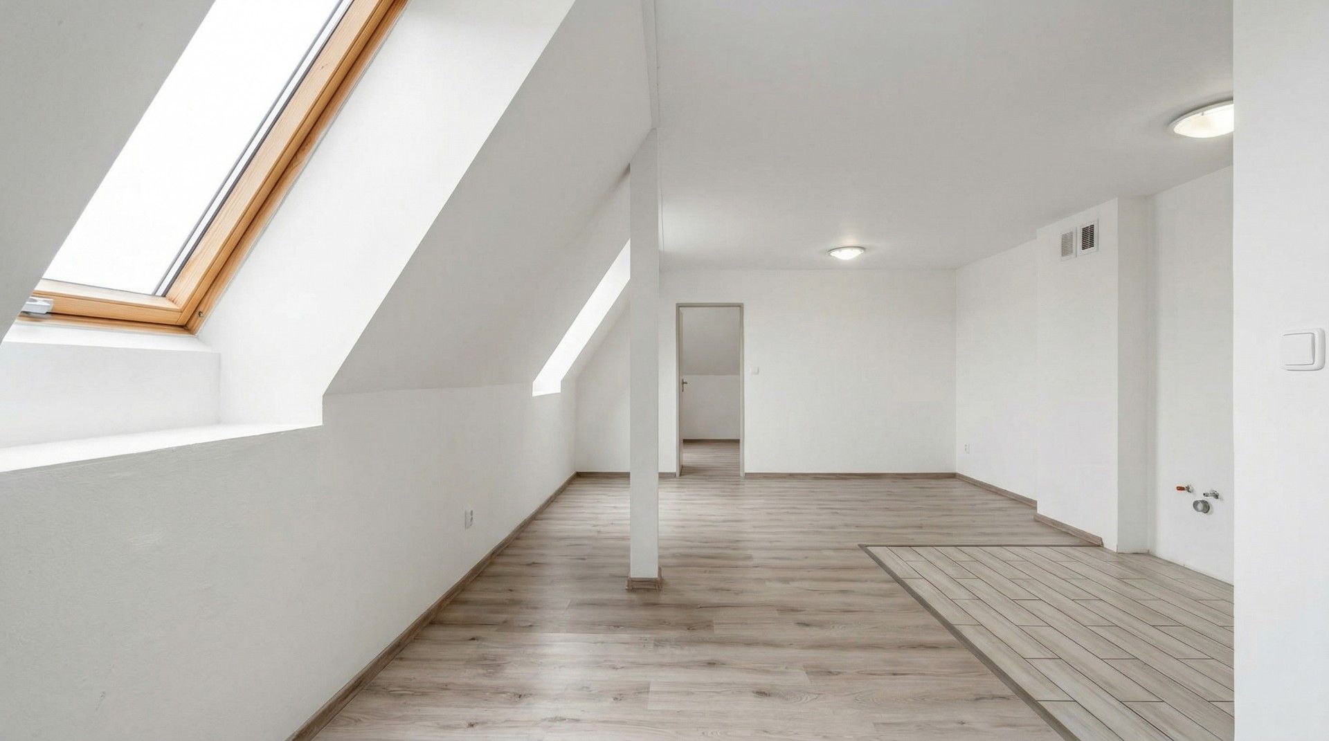 Prodej komerčního prostoru 328 m² - foto 2