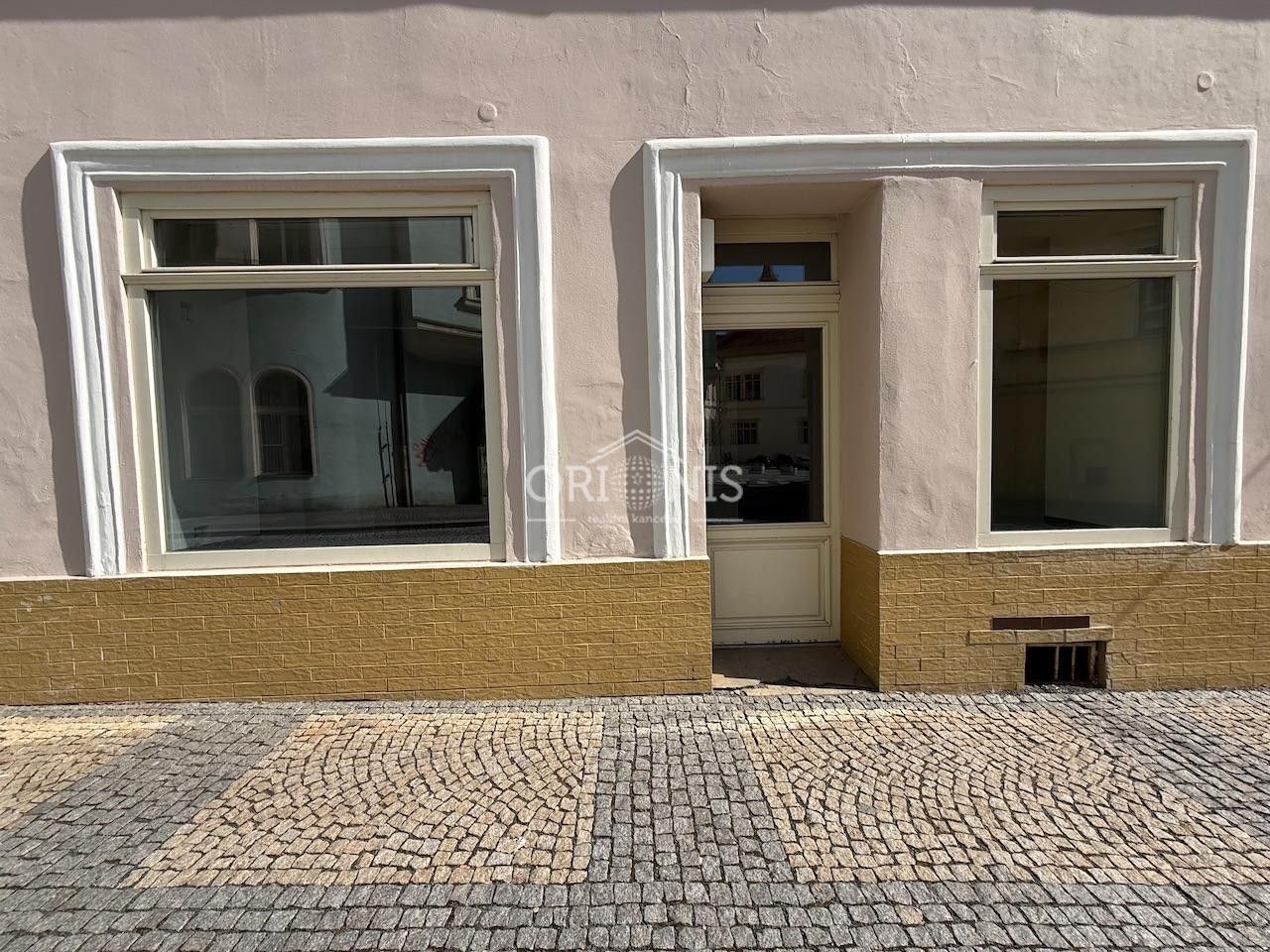 Pronájem komerčního prostoru 61 m² - foto 2