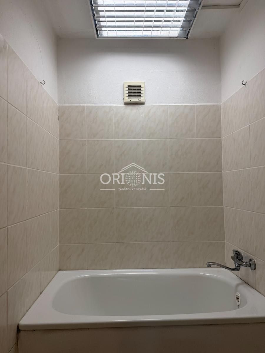 Pronájem komerčního prostoru 61 m² - foto 11
