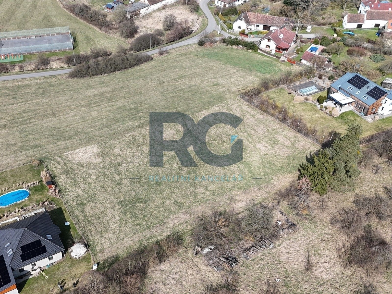 Prodej pozemku 1600 m² - foto 1