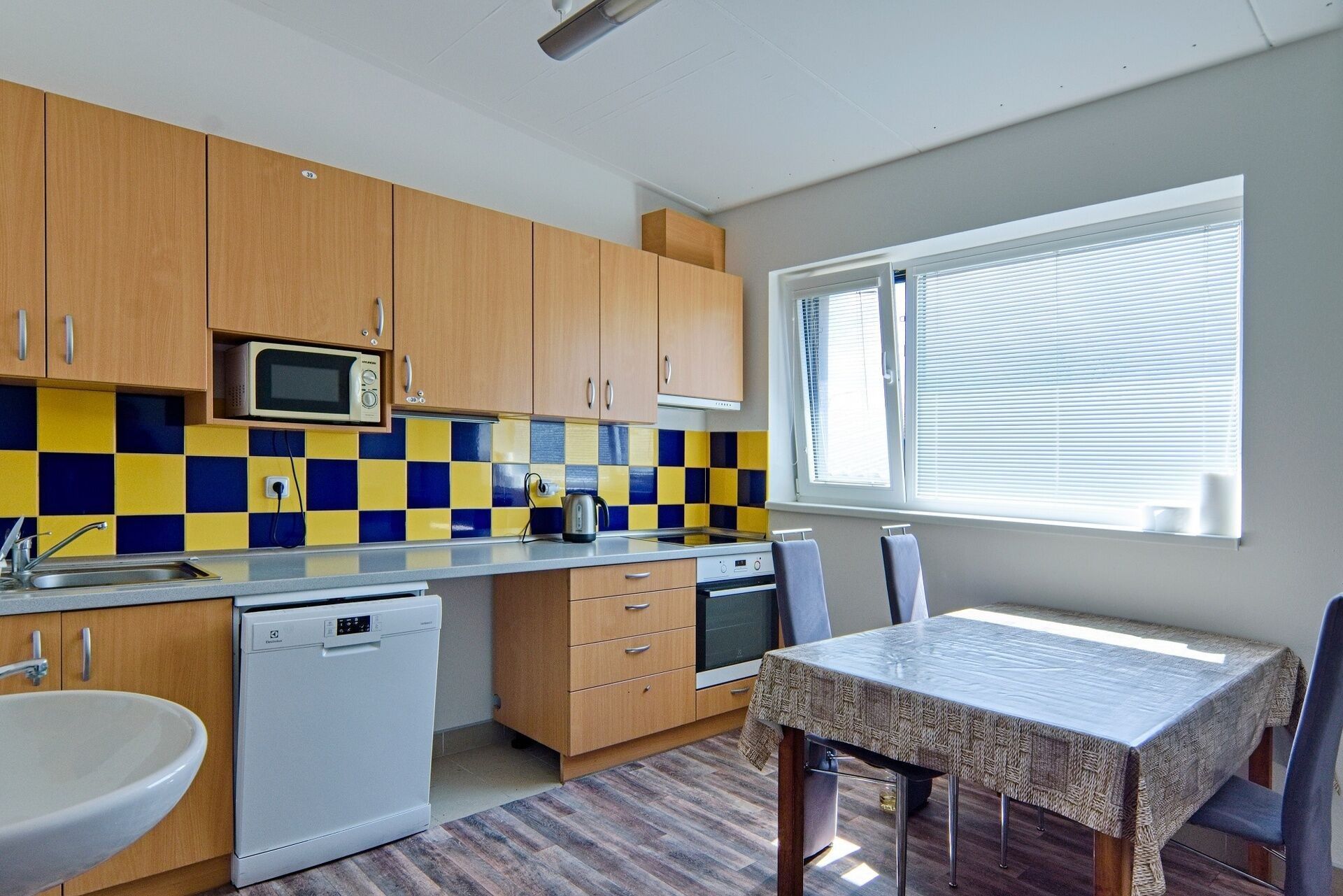 Pronájem komerčního prostoru 603 m² - foto 12