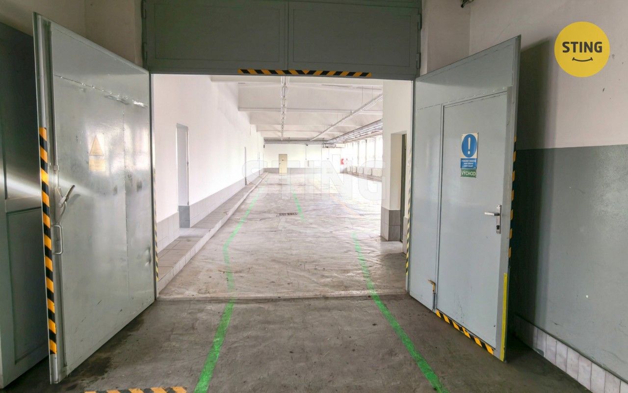 Pronájem komerčního prostoru 600 m² - foto 6